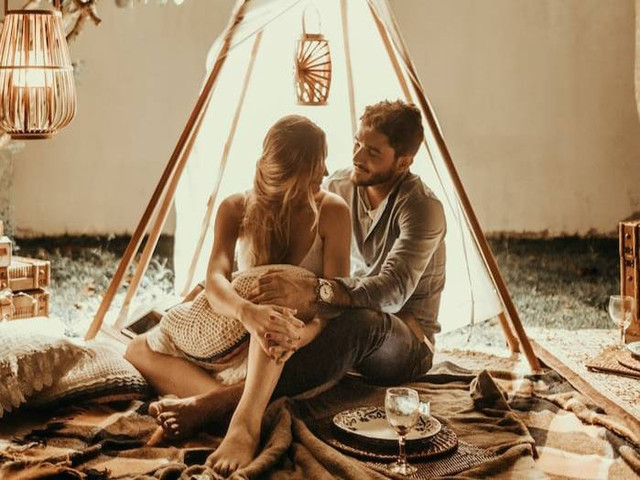 Ilustrasi tempat makan malam di Bali. Sumber: unsplash.com/ Jonathan Borba