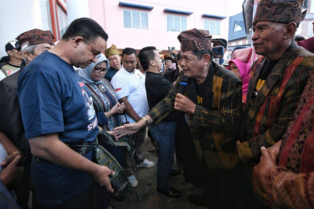 Anies Baswedan bersilaturahmi bersama tokoh lintas agama, tokoh adat dan tokoh masyarakat di Pondok Pesantren Tuan Guru Batak, Persulukan Serambi Babussalam, Jumat (3/11/2023). Foto: Dok. Istimewa