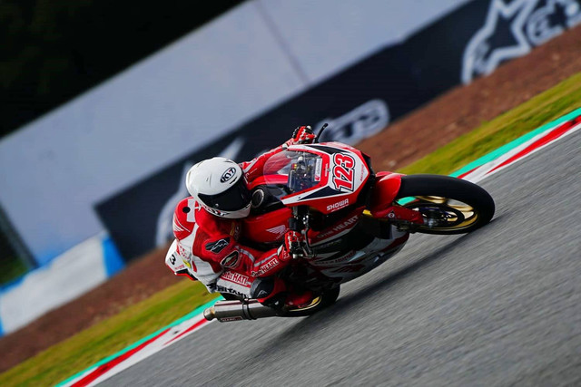 Pebalap Astra Honda Racing Team (AHRT) Rheza Danica Ahrens berhasil raih podium kedua pada race pertama kelas Asia Production 250cc (AP250) di ajang Asia Road Racing Championship (ARRC) 2023 seri China. Foto: Dok. AHM
