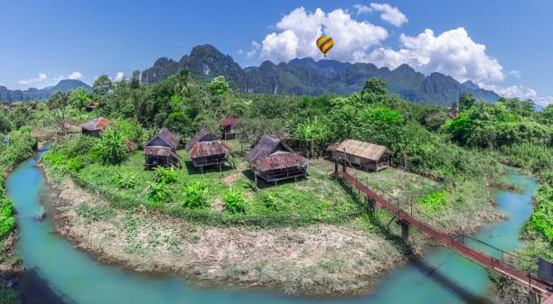 Ilustrasi pedesaan. Sumber foto : https://www.istockphoto.com/id/foto/champa-lao-bungalows-vang-vieng-laos-ini-adalah-lokasi-yang-bagus-dan-pemandangan-gm1412328692-461796825?phrase=Desa%20di%20hutan 