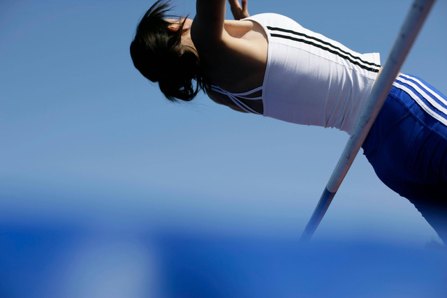 Ilustrasi teknik melakukan lompat tinggi - Sumber: pixabay.com/keithjj