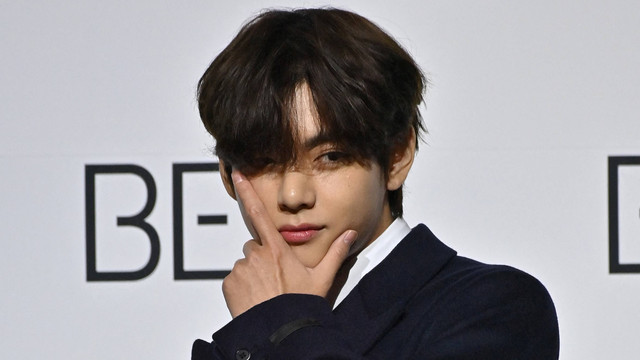 Boy band K-pop Korea Selatan, anggota BTS, V saat konferensi pers album baru BTS 'BE (Deluxe Edition)' di Seoul pada 20 November 2020. Foto: Jung Yeon-je / AFP