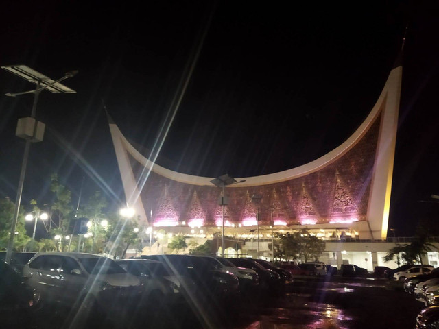 Suansan subuh di MAsjid Raya Sumbar, Foto Koleksi Pribadi
