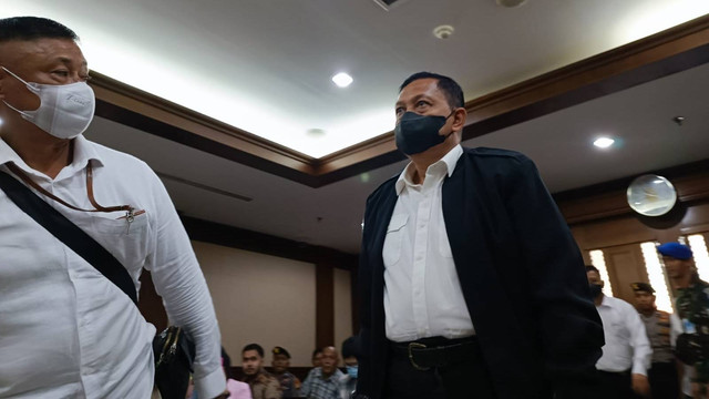 Mantan Kabasarnas Henri Alfiandi hadir dalam sidang dugaan korupsi suap sejumlah proyek Kabasarnas di PN Jakarta Pusat, Senin (6/11/2023). Foto: Hedi/kumparan