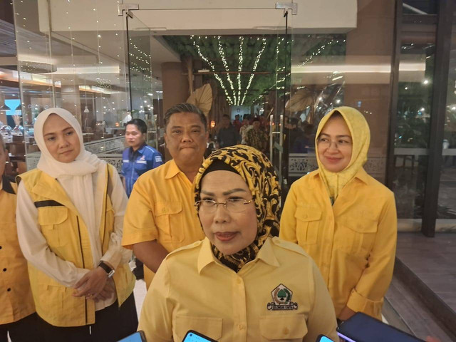 Ketua DPD Partai Golkar Provinsi Banten Ratu Tatu Chasanah (tengah), Airin Rachmi Diany. Dok: kumparan.