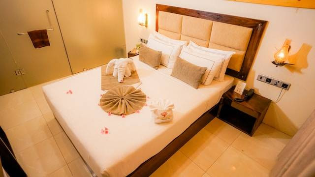 Ilustrasi hotel bintang 5 di Jimbaran. Sumber: Unsplash/Sidath Vimukhti