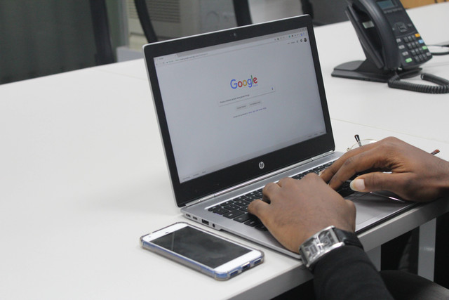 Photo by unsplash.com : https://unsplash.com/photos/person-typing-on-gray-and-black-hp-laptop-EDZTb2SQ6j0