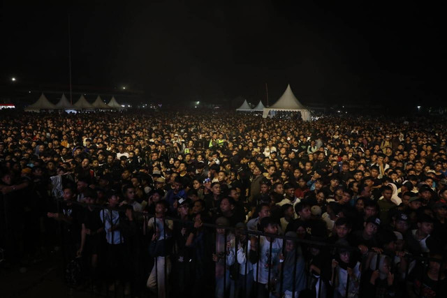 Relawan Sahabat Ganjar menggelar Pesta Rakyat Ganjar Pranowo #14 di Stadion Ranggajati, Kabupaten Cirebon, pada Minggu (5/11).  Foto: Dok. Istimewa