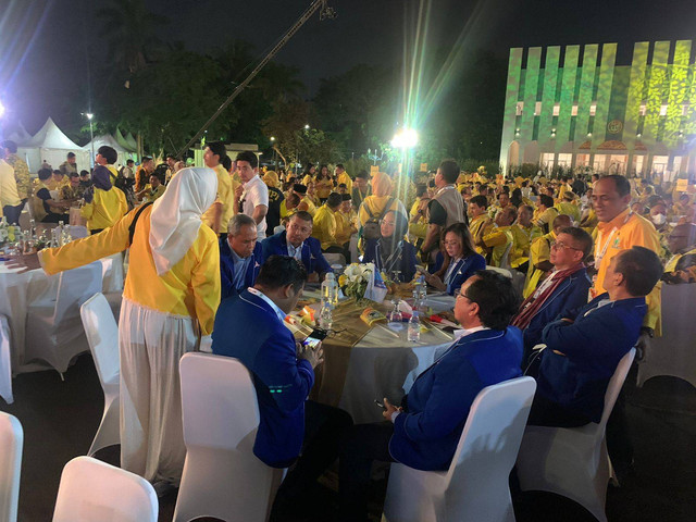Sejumlah elite Golkar, Demokrat dan PAN dari Koalisi Indonesia Maju (KIM) hadir di puncak HUT ke-59 Golkar di DPP Golkar. Foto: Paulina Herasmaranindar/kumparan