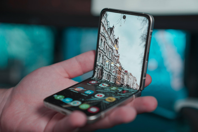 Ilustrasi Cara Cek Touchscreen Samsung. Foto: Unsplash/Onur Binay