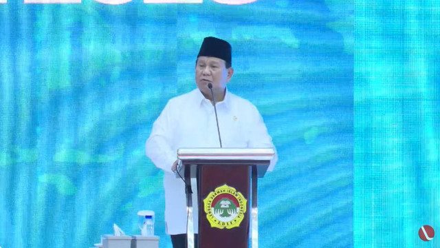 Menhan Prabowo Subianto memberikan pembekalan materi di Rakernas LDII 2023, Selasa (7/11/2023). Foto:  Youtube/LDII TV