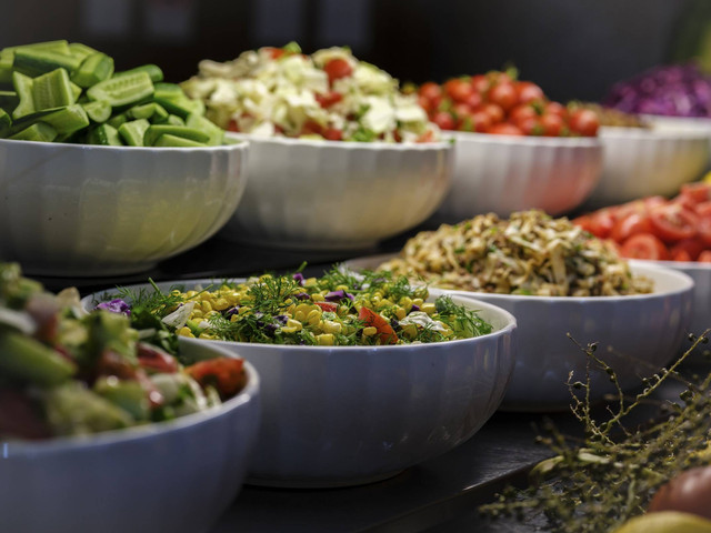 Ilustrasi tempat makan all you can eat di Jakarta. Sumber: Unsplash/ engin akyurt.
