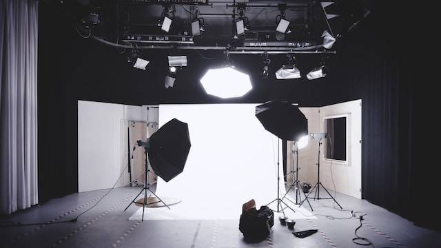 Ilustrasi still life photography, sumber foto: unsplash.com/Alexander Dummer