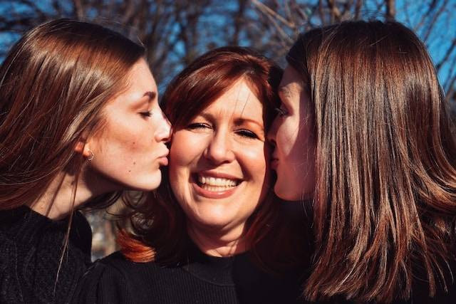 Ilustrasi Peran Ibu Gen Z. Foto: Unsplash.com/Leah Hetterberg