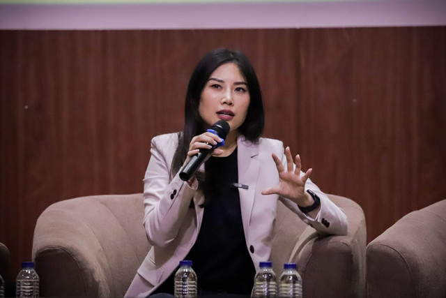 Keseruan acara kumparan Anak Bangsa Curhat di Universitas Airlangga, Surabaya, Jawa Timur, pada Selasa (7/11/2023). Foto: Jamal Ramadhan/kumparan