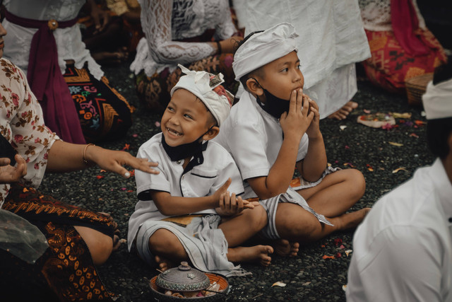Bagaimana Cara Agar Warisan Budaya Tetap Lestari. Foto: Unsplash/Polina Kuzovkova.
