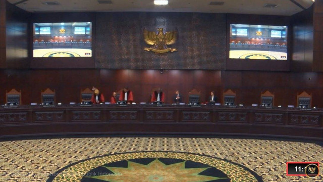 Anwar Usman tak pimpin sidang MK usai putusan MKMK. Foto: Youtube/Mahkamah Konstitusi RI