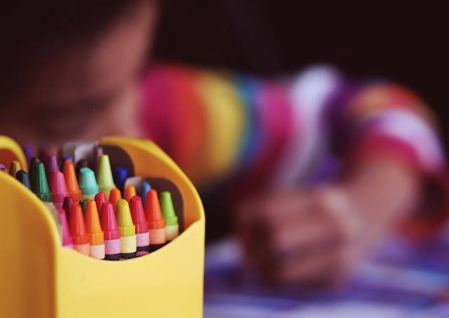Ilustrasi Manfaat Sensory Play. Foto: dok. Unsplash/Aaron Burden