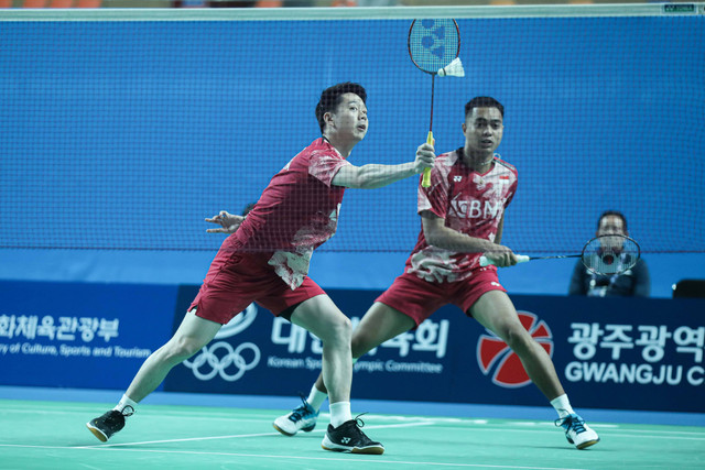 Kevin Sanjaya/Rahmat Hidayat saat beraksi di babak 32 besar Korea Masters di Gwangju Women's University Stadium, Gwangju, Korea Selatan, pada Selasa (7/11). Foto: Dok. PBSI