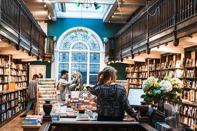 Ilustrasi Manfaat Arkeologi. Foto: dok. Unsplash/Pauline Loroy