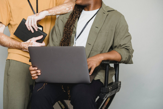 Cara Cek Nomor Kartu Keluarga dari KTP. Foto:Pexels/Armin Rimoldi.