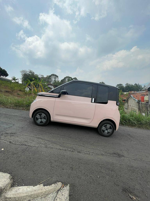 Mencoba jalan Bukalaksana a.k.a tanjakan SpongeBob di Lembang, Jawa Barat. Foto: Sena Pratama/kumparan
