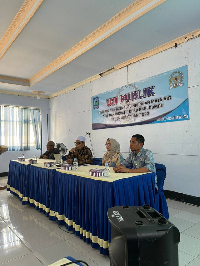 Analis Hukum Kanwil Kemenkumham NTB, Ninda Rismana, dalam uji publik penyusunan naskah akademik dan Raperda Perlindungan Mata Air, Kamis (09/11)