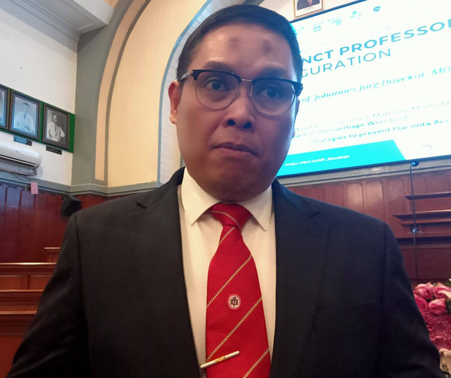 Ketua Departemen Obstetri dan Ginekologi FK Unair, Dr. Brahmana Askandar Tjokroprawiro, Sp.OG(K), K-Onk. Foto: Masruroh/Basra