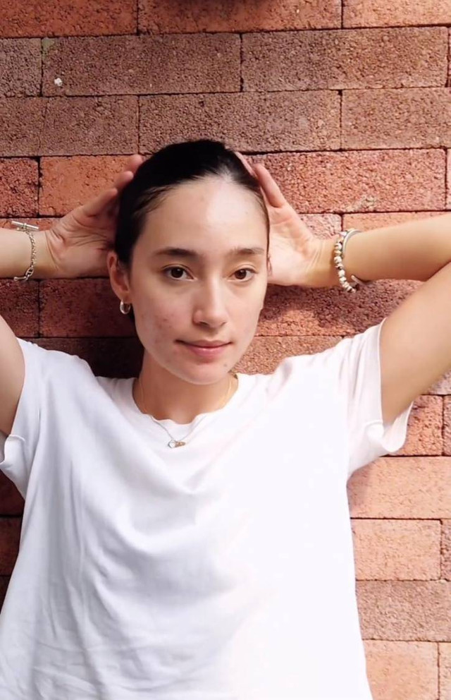 Tatjana Saphira tuai pujian saat perlihatkan wajah berjerawat. Foto: Instagram/tatjanasaphira