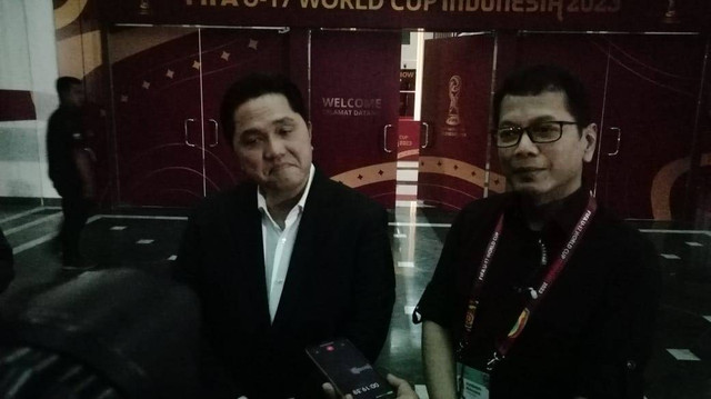 (Ki-ka) Ketua Umum PSSI Erick Thohir bersama Wishnutama. Foto: Masruroh/Basra
