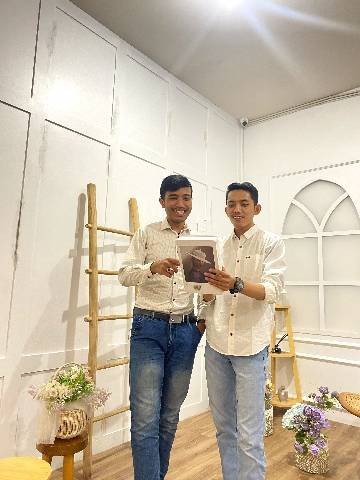 Bukalah cakrawala pengetahuan melalui buku.