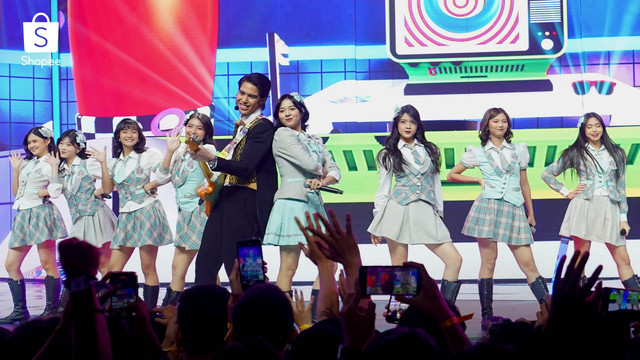 Penampilan para member JKT48 yang memeriahkan panggung TV Show Shopee 11.11 Big Sale. Foto: dok. Istimewa