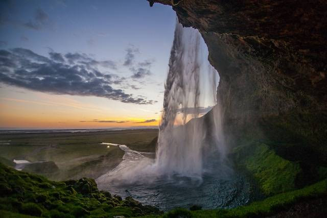 Ilustrasi Air Terjun Kanto Lampo. Sumber foto: Unsplash/Taylor Leopold