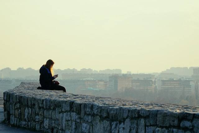 Ilustrasi  penyebab jomblo akut, sumber foto: unsplash.com/Ross Sneddon