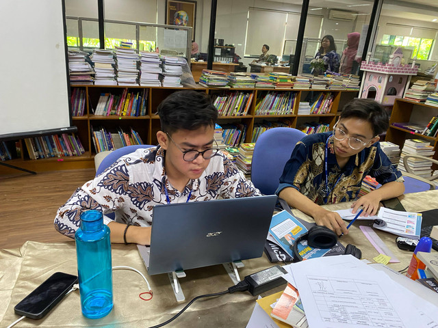 Dokumentasi Pribadi. Foto Generasi Muda yang Sedang Bekerja disalah Satu Perusahaan Swasta (Foto: Fathia Qolbu Salim)