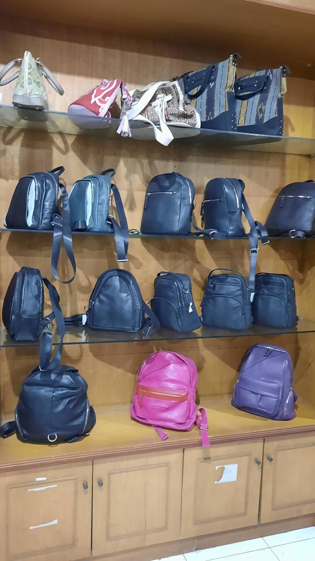 Penataan produk di Koperasi Intako. Sumber : Dokumentasi Pribadi