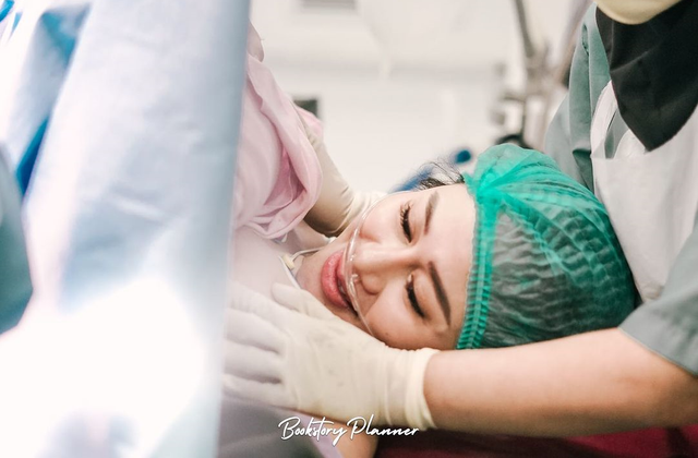 Denise Chariesta melahirkan anak pertama. Foto: bookstory.planner