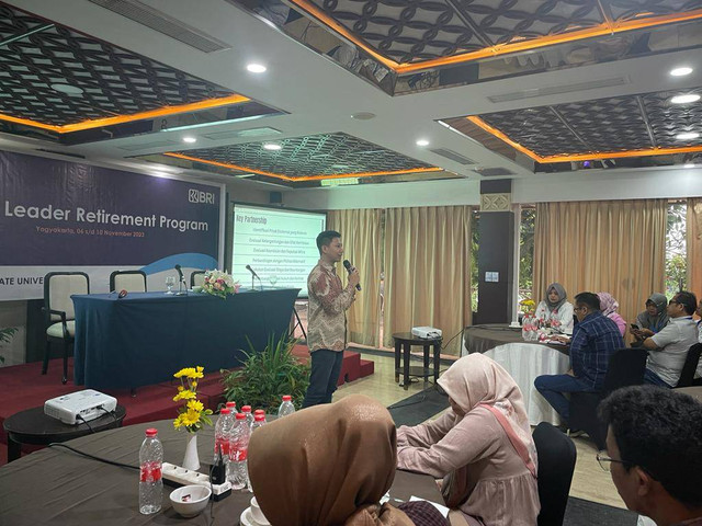 Dokumentasi kegiatan acara BRIlian Leader Retirement Program pada hari Jumat, 10 November 2023, Yogyakarta dengan pemateri Abdul Gafur Rinaldi.