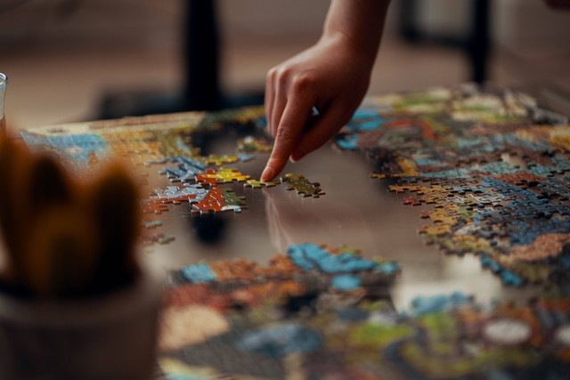 Ilustrasi Board Game Cafe di Bandung. Foto: Unsplash/Ross Sneddon