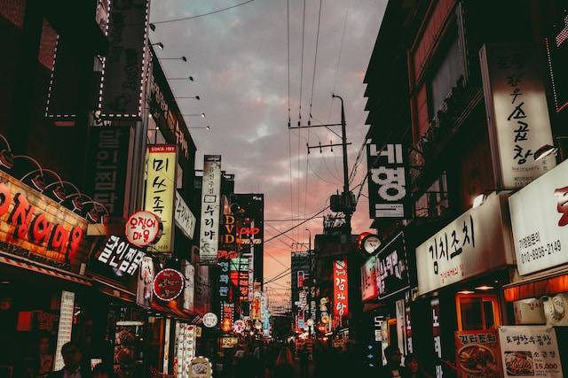 Ilustrasi Little Seoul Bandung. Sumber foto: Unsplash/Sava Bobov