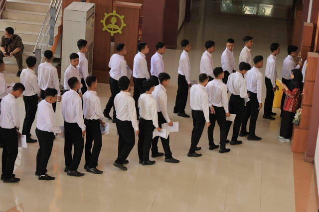 Peserta Tes CPNS di Surabaya Bawa. Foto: Dok: Kemenkumham Jatim