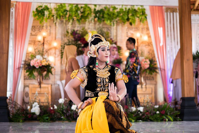 Ilustrasi Macam-macam Tarian Daerah di Indonesia. Sumber: Pixabay/thenpx1