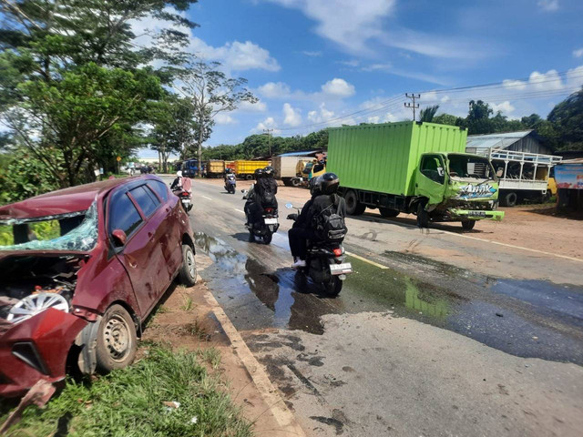 Kecelakaan maut di Jalan Trans Kalimantan. Foto: Dok. Polres Kubu Raya
