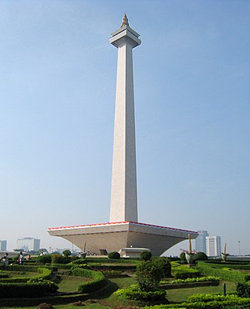 https://id.wikipedia.org/wiki/Monumen_Nasional#/media/Berkas:Merdeka_Square_Monas_02.jpg