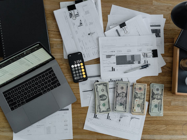 Ilustrasi neraca pembayaran. Sumber: pexels.com/TimaMiroshnichenko.