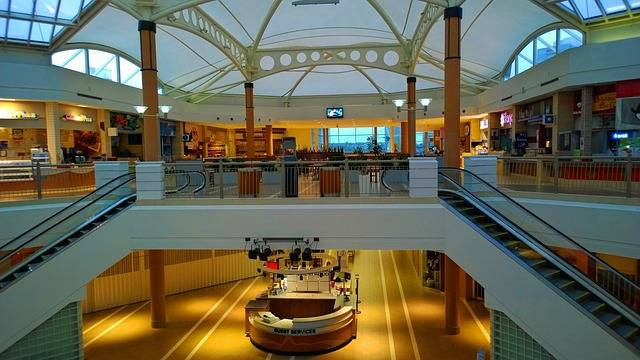 Ilustrasi Tenant Queen City Mall Semarang. Sumber: Radesigns / Pixabay