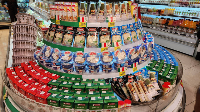 Hero Supermarket gelar Italian Fair, pamerkan makanan dan minuman dari Italia. Foto: Azalia Amadea/kumparan