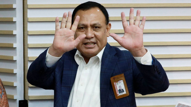 Ketua KPK Firli Bahuri saat memimpin konpers penahanan OTT Pj Bupati Sorong, Selasa (14/11/2023). Foto: Aditia Noviansyah/kumparan