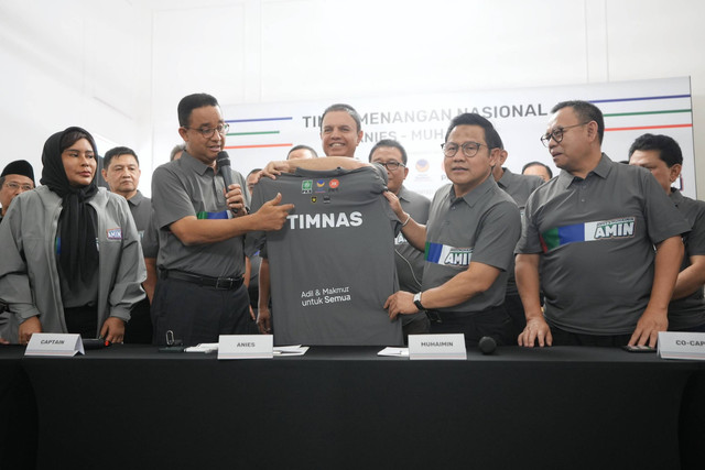 Anies Baswedan dan Muhaimin Iskandar memperkenalkan Timnas Pemenangan AMIN, Selasa (14/11/2023). Foto: Dok. Istimewa