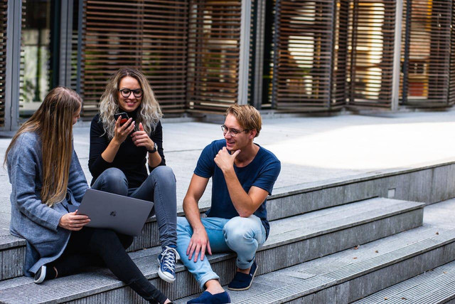 Ilustrasi ENFJ wanita. Sumber foto: Unsplash
